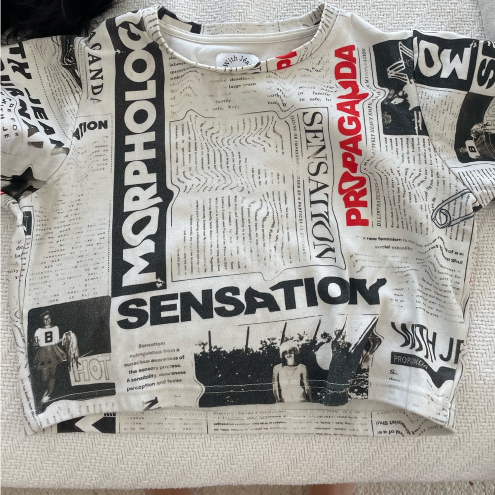 Magazine Cropped Tee